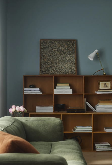 Murtud sinist tooni sein elutoas või vaip lastetoas